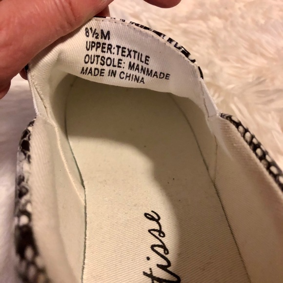 “NEW” Matisse Harry Snakeskin Slip-on Sneakers - Picture 4 of 6
